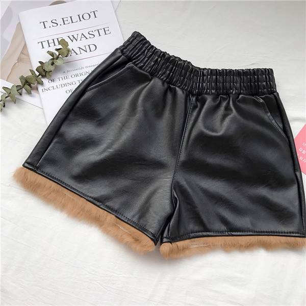 Pantaloni scurti de dama din imitatie de piele cu puf in trei culori