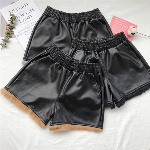 Pantaloni scurti de dama din imitatie de piele cu puf in trei culori