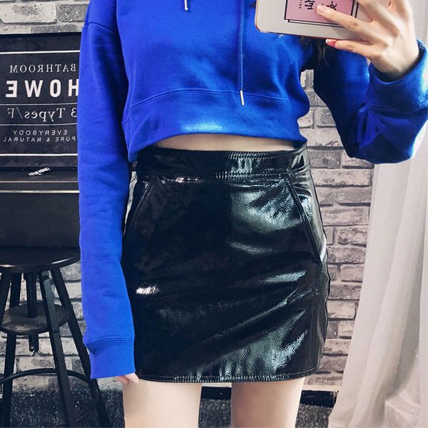 Fusta scurta de dama eleganta, cu talie inalta si buzunare frontale