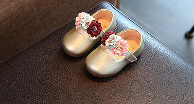 Sandale moderne pentru copii pentru fete cu motive florale roz si auriu