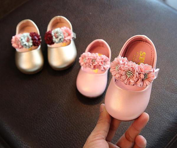 Sandale moderne pentru copii pentru fete cu motive florale roz si auriu