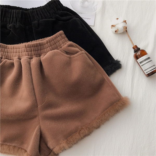 Pantaloni scurți moi de damă cu talie elastică și puf în două culori