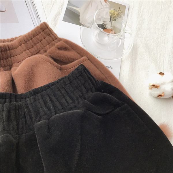 Pantaloni scurți moi de damă cu talie elastică și puf în două culori