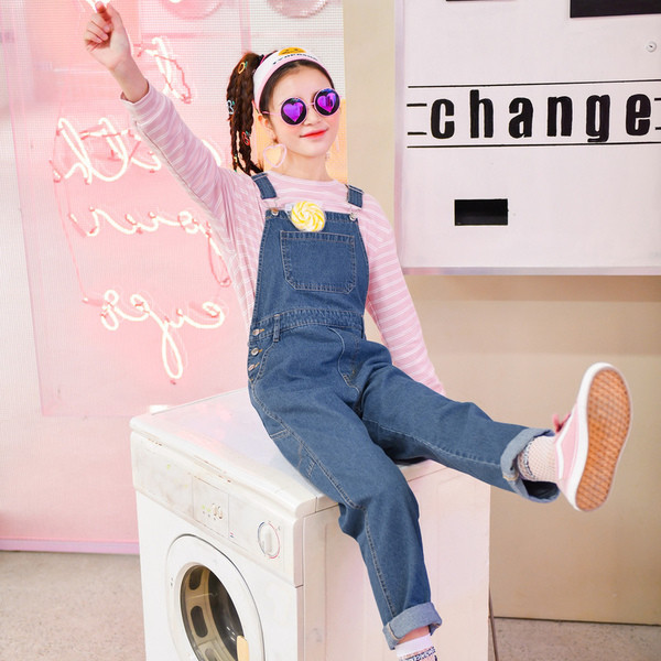 Salopeta de dama cu nasturi si bretele reglabile