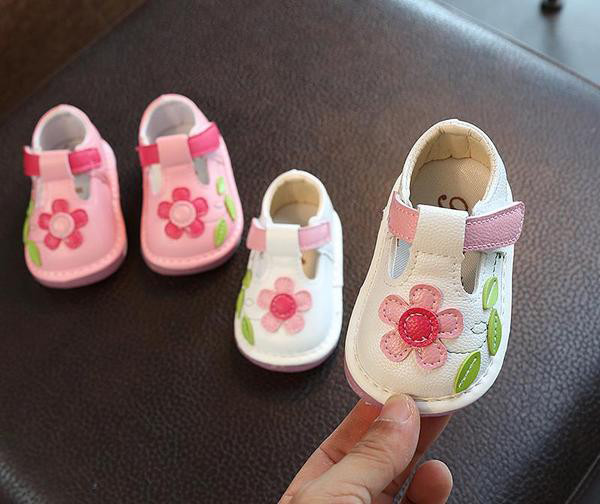 Sandale casual pentru copii pentru fete cu motiv floral in alb si roz