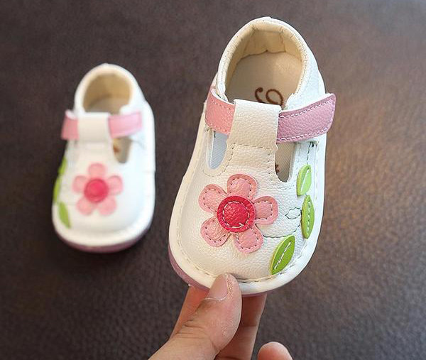 Sandale casual pentru copii pentru fete cu motiv floral in alb si roz