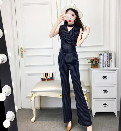 Elegáns, csíkos, hosszú női jumpsuit V-nyakkal