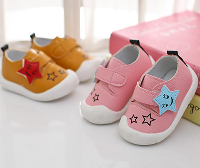 Ежедневни удобни детски обувки за момичета с лепенки в жълт и розов цвят