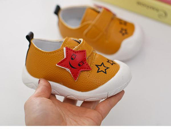 Ежедневни удобни детски обувки за момичета с лепенки в жълт и розов цвят