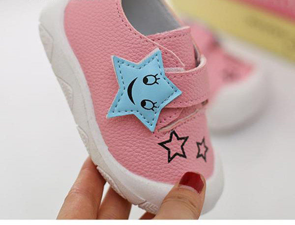 Ежедневни удобни детски обувки за момичета с лепенки в жълт и розов цвят