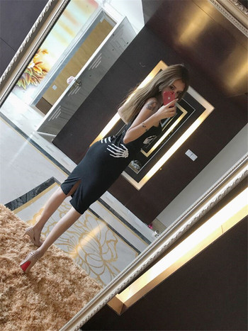 Спортно-ежедневна дамска рокля с тънки презрамки и интересна щампа