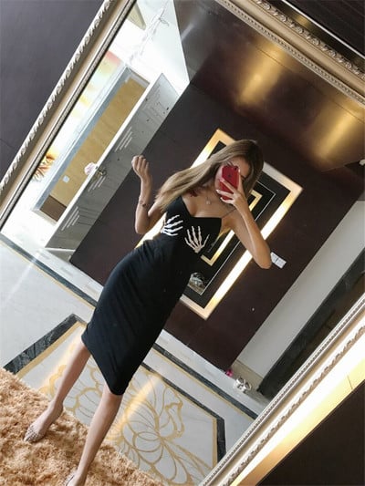 Спортно-ежедневна дамска рокля с тънки презрамки и интересна щампа