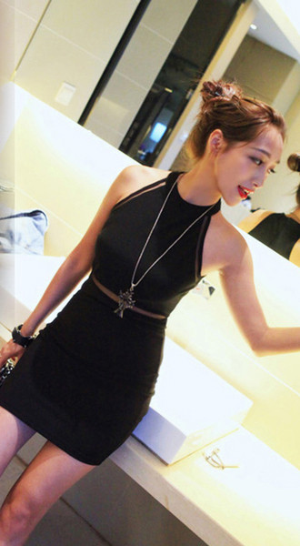 Семпла дамска рокля,подходяща за ежедневие в бял и черен цвят