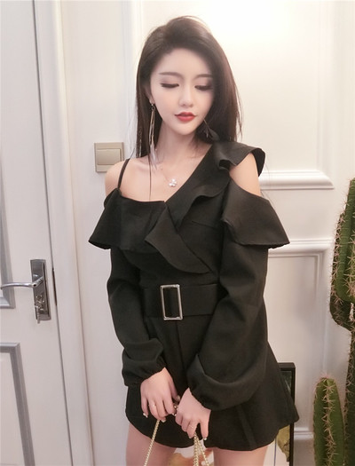 Stílusos női rövid jumpsuit V-nyakkal, két színben