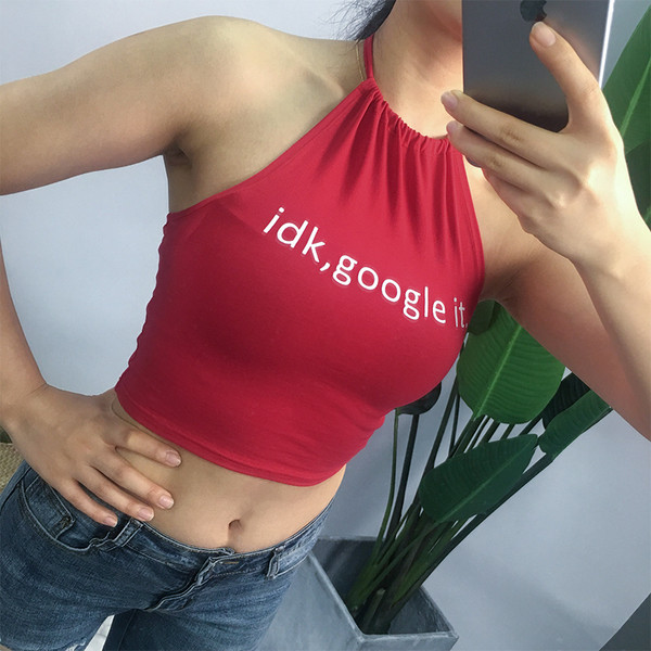 Скъсен дамски топ с О-образно деколте в червен цвят с надпис