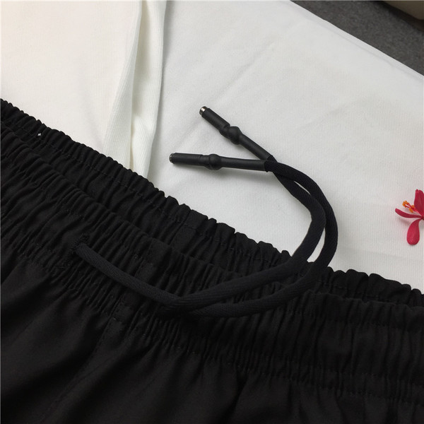 Мъжки къси панталони с метални елементи, надпис и цветна бродерия