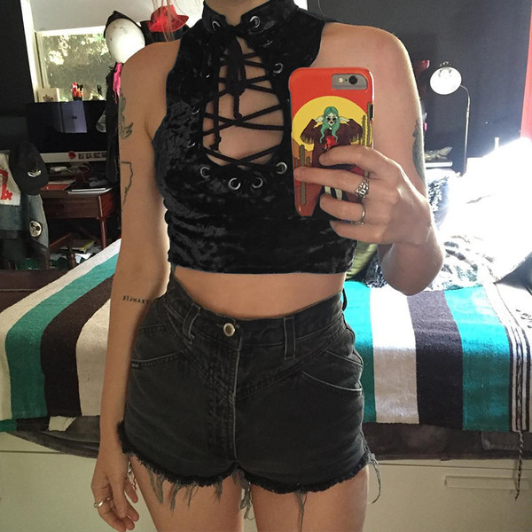 Дамски скъсен топ от кадифе с връзки в черен цвят