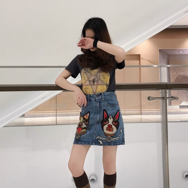 Дънкова дамска пола с висока талия и бродерия контура