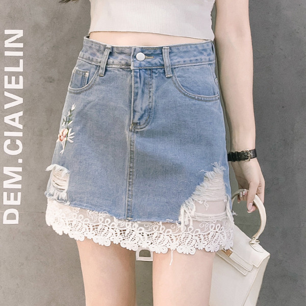 Модерна дамска дънкова пола с висока талия,бродерия и дантела в светъл цвят