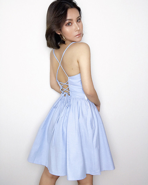 Небрежна дамска рокля с кръстосани връзки в няколко цвята