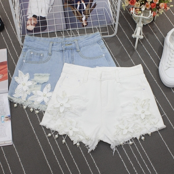 Модерни дамски къси дънкови панталони с 3D бродерия и декоративни пайети в два цвята