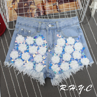 Модерни дамски къси дънкови панталони с декоративни пайети и ресни в светъл и тъмен цвят