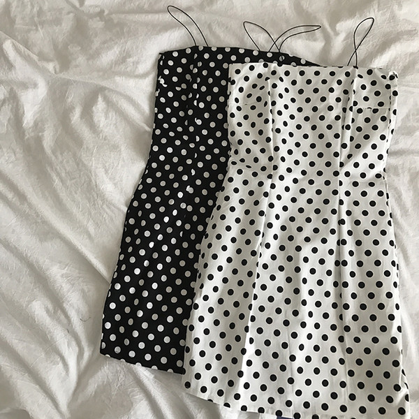 Ежедневна дамска рокля на точки в бял и черен цвят