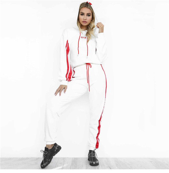 Модерен спротен дамски екип от две части в два цвята