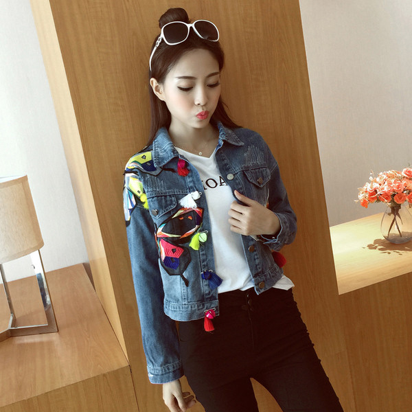 Пролетно-есенно дамско дънково яке с цветна апликация,подходящо за ежедневие