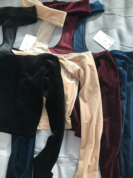 Стилна дамска блуза кадифе с паднали рамене в няколко цвята