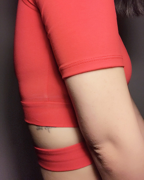 Стилна небрежна дамска блуза с къс ръкав в бял и червен цвят