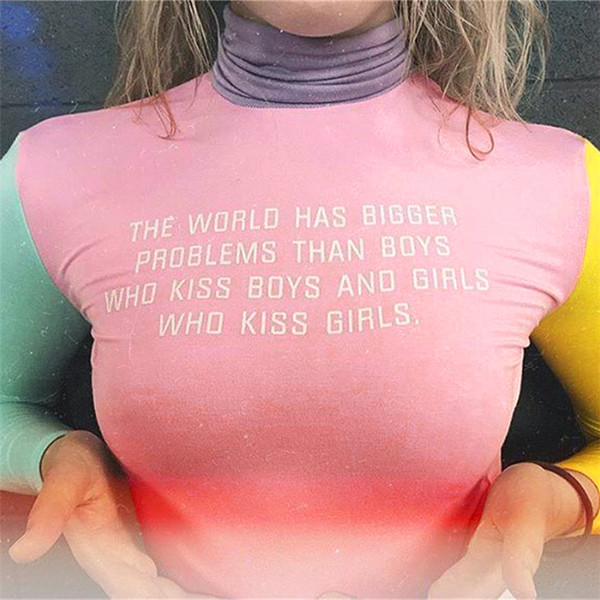 Спорна цветна дамска блуза с поло яка и надпис