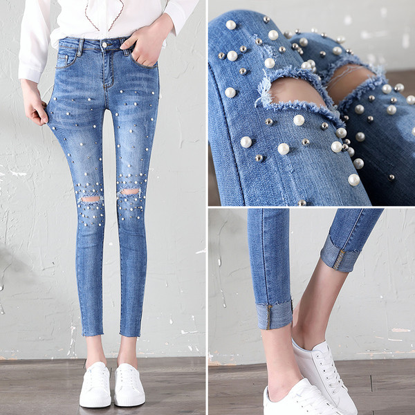 Актуални дамски дънки с декоративни перли в светъл цвят