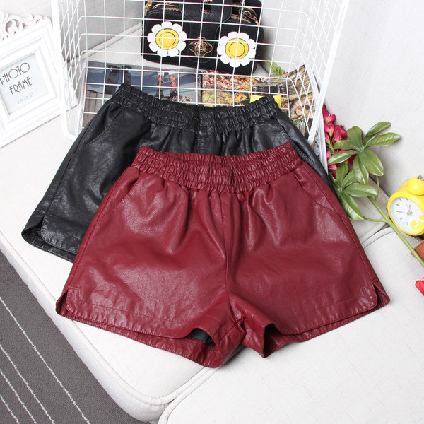 Спортно-елегантни дамски къси панталони от еко кожа с джобове в три цвята