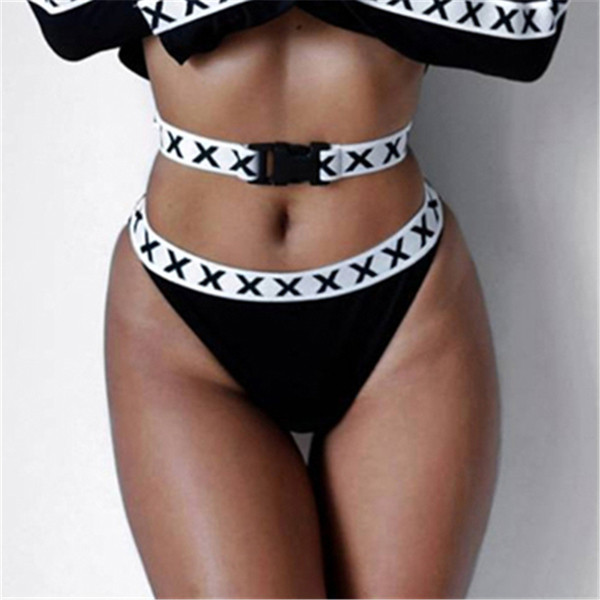 Μοντέρνα γυναικεία μπικίνι με λευκή ταινία