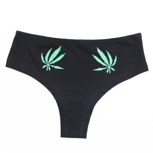 Дамски бикини в черен и червен цвят с апликация