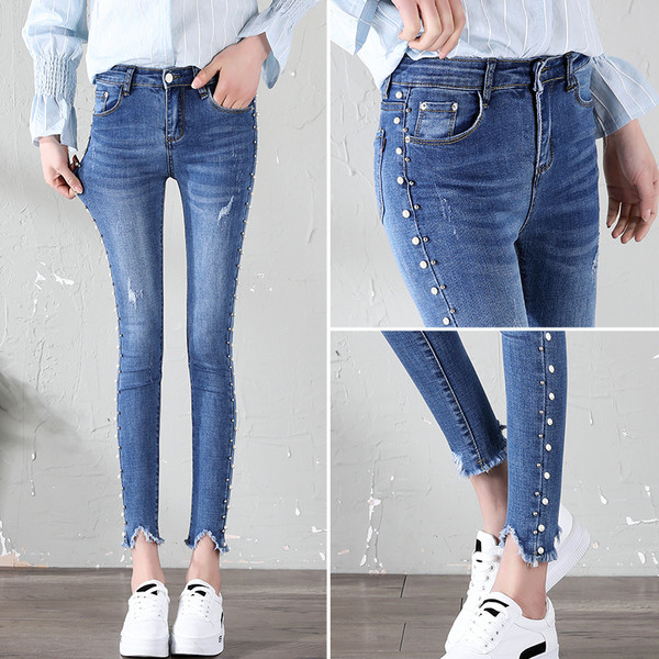 Модерни и актуални дамски дънки с висока талия и  декоративни перли  в светъл цвят