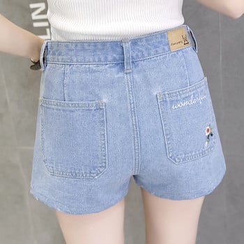 Απαλά γυναικεία short jeans με υψηλή μέση και σχισμένα στοιχεια με κεντήματα σε δύο χρώματα