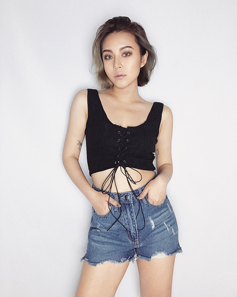 Стилен модерен дамски топ с връзки във два цвята