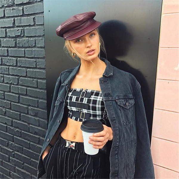 Дамски топ на каре подходящ за ежедневие