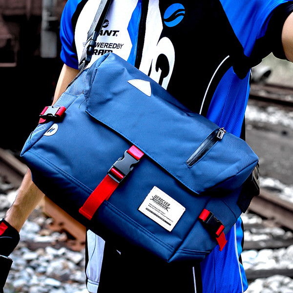 Мъжки малък спортен сак с регулираща се презрамка в два цвята