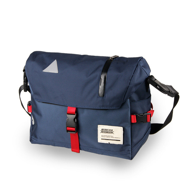 Мъжки малък спортен сак с регулираща се презрамка в два цвята