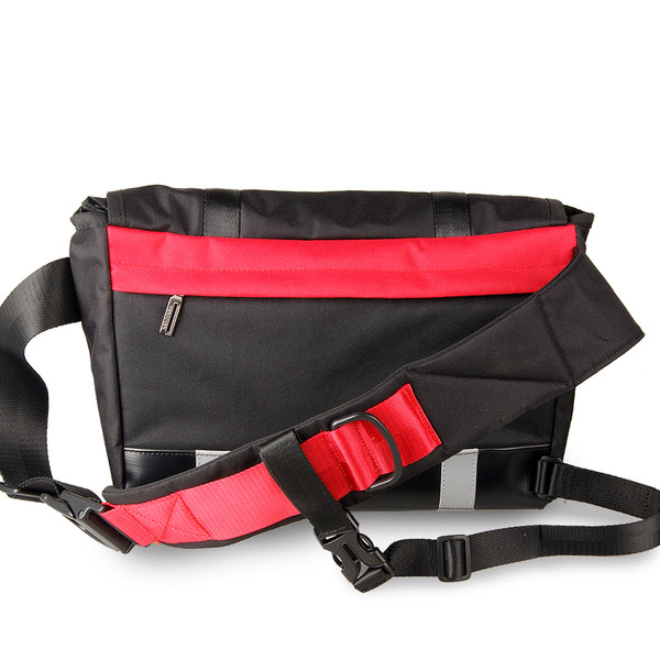 Мъжка спортна чанта през рамо с широка презрамка 