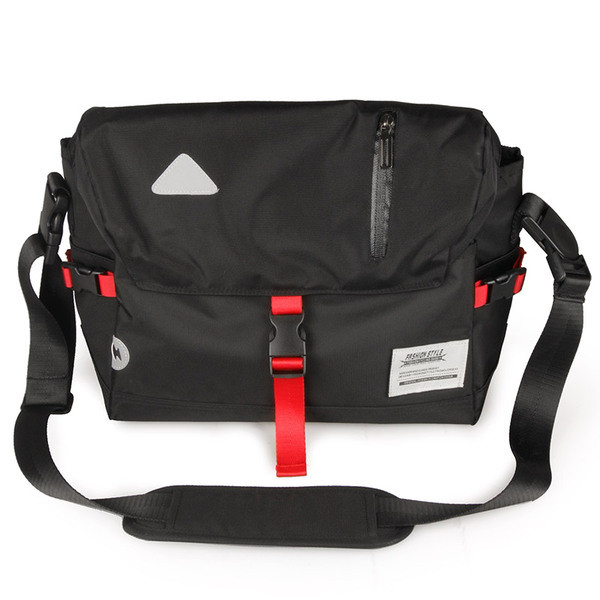 Мъжка чанта през рамо с широка презрамка в чрен цвят