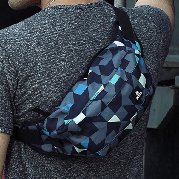 Мъжка спортна пунка с регулиращ се колан в два цвята