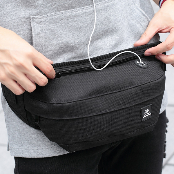 Мъжка пунка от плат с отвор за слушалки в черен цвят