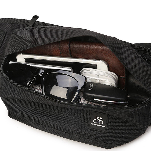 Мъжка пунка от плат с отвор за слушалки в черен цвят