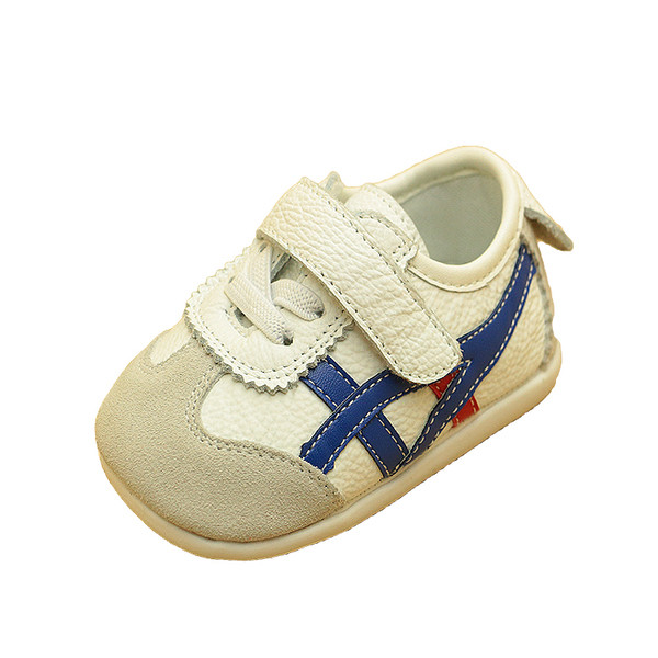 Детски обувки унисекс в бял цвят с цветни мотиви и лепенки 