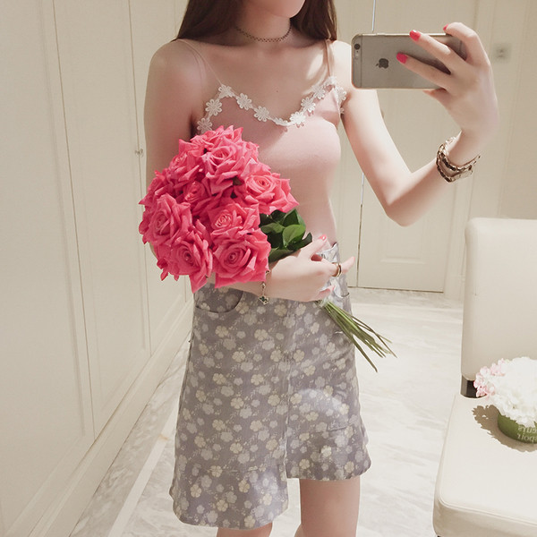 Maieu de damă cu bretele subțiri și broderie florală