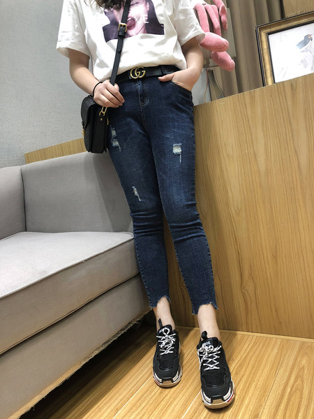 Стилни дамски накъсани дънки с дължина 9/10 - големи размери